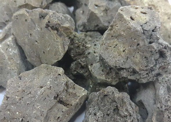 Sintered calcium aluminate